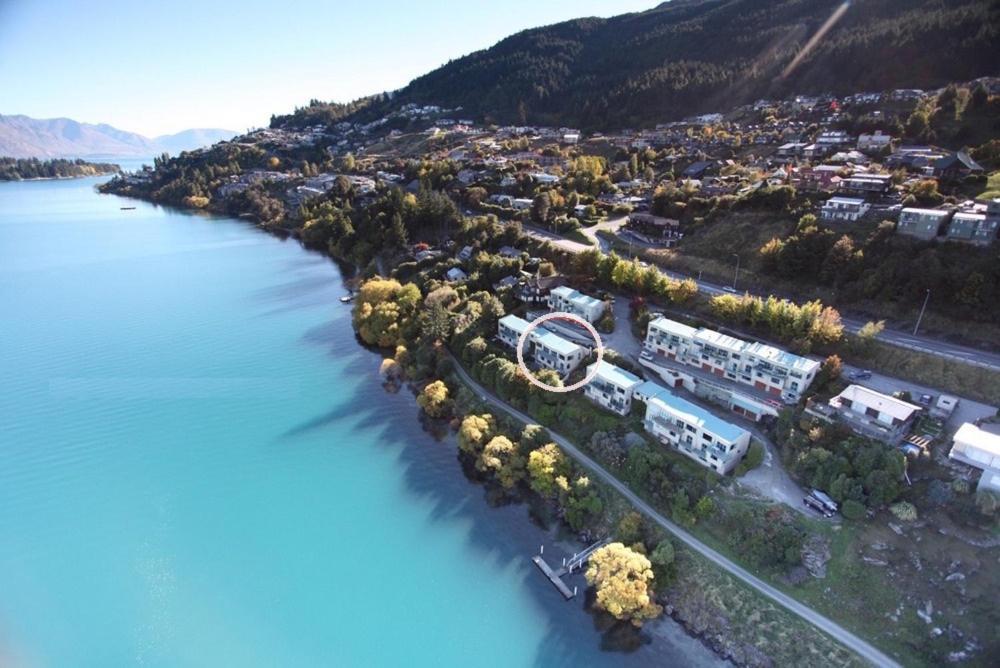 Huge Lakefront Delight - Queenstown Holiday Home 외부 사진