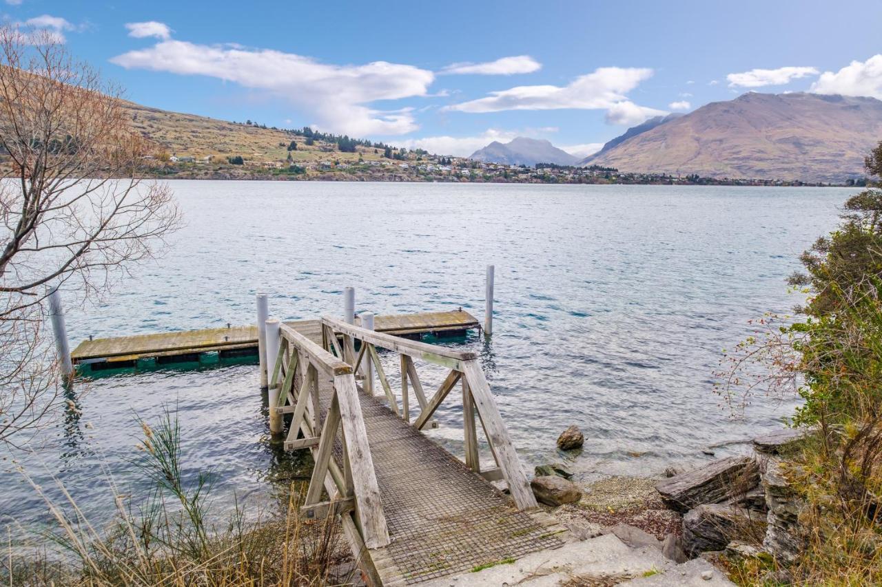 Huge Lakefront Delight - Queenstown Holiday Home 외부 사진