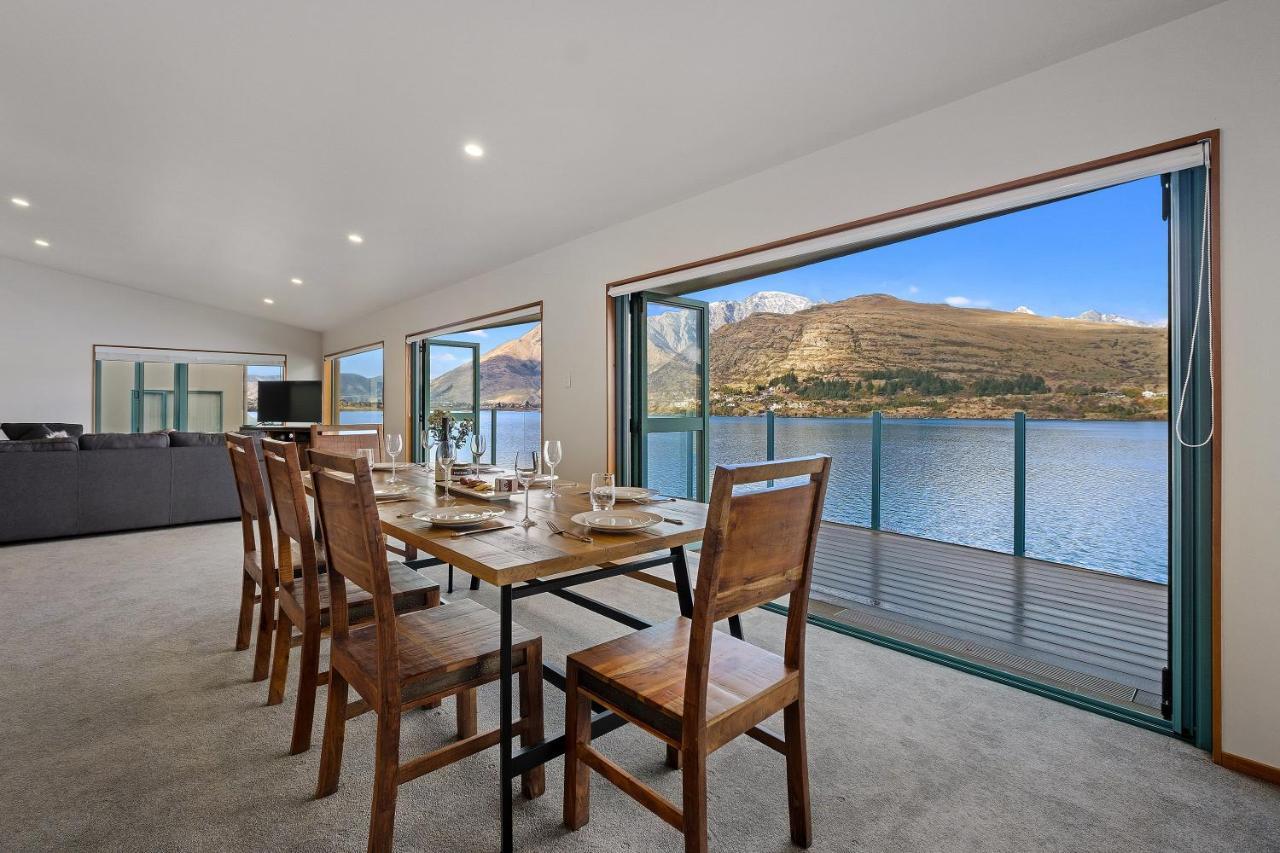 Huge Lakefront Delight - Queenstown Holiday Home 외부 사진