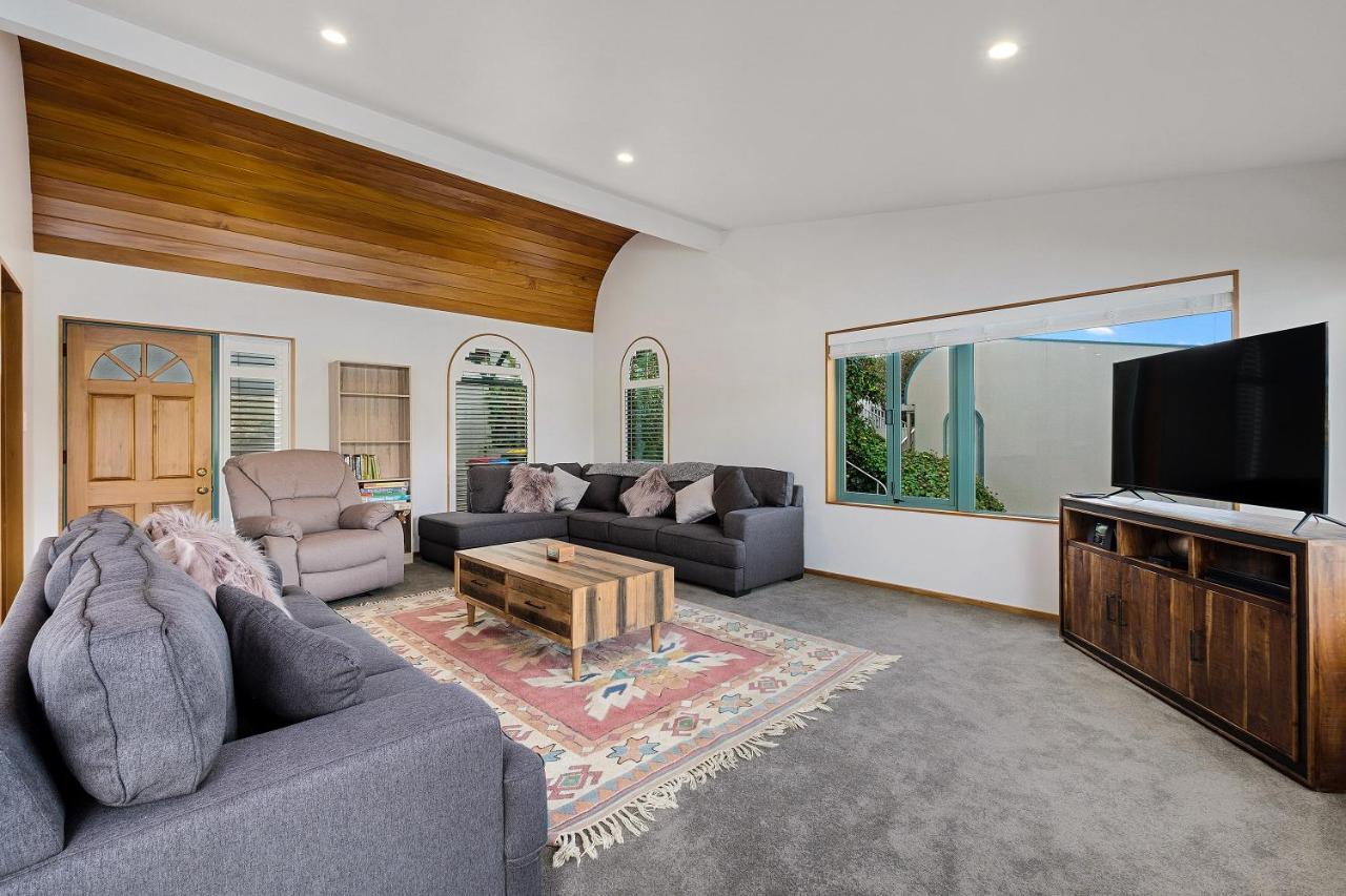 Huge Lakefront Delight - Queenstown Holiday Home 외부 사진