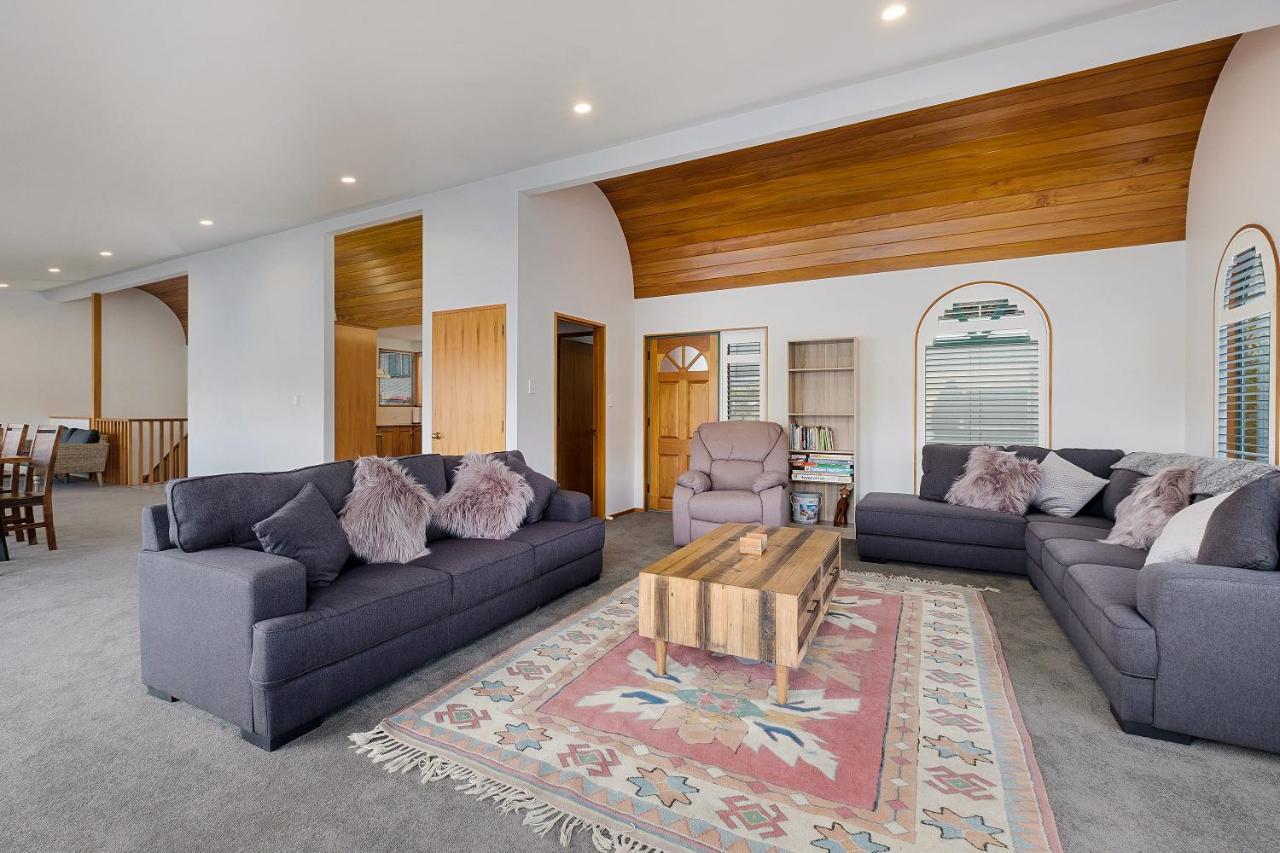 Huge Lakefront Delight - Queenstown Holiday Home 외부 사진