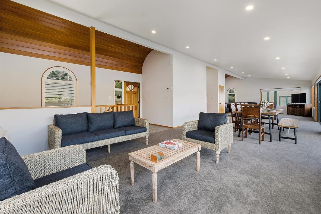 Huge Lakefront Delight - Queenstown Holiday Home 외부 사진