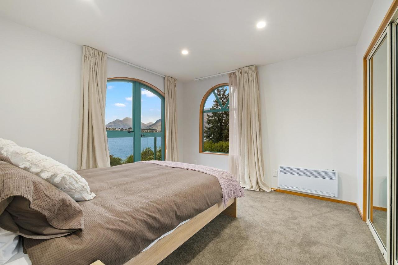 Huge Lakefront Delight - Queenstown Holiday Home 외부 사진